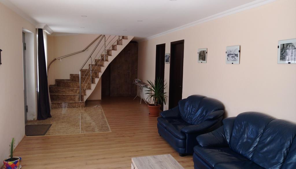 Guest House Qubi Kazbegi Exterior foto