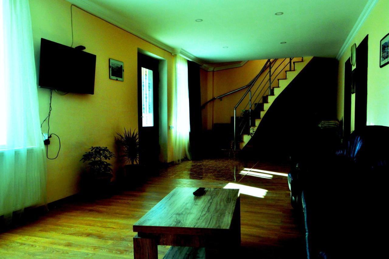 Guest House Qubi Kazbegi Exterior foto